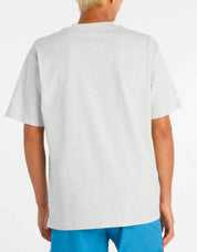 CAMISETA NEW BALANCE ATHLETICS PREMIUM LOGO en color Gris