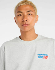 CAMISETA NEW BALANCE ATHLETICS PREMIUM LOGO en color Gris