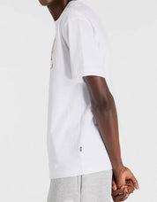 CAMISETA NEW BALANCE NEWBIE CHASE T SHIRT en color Blanco