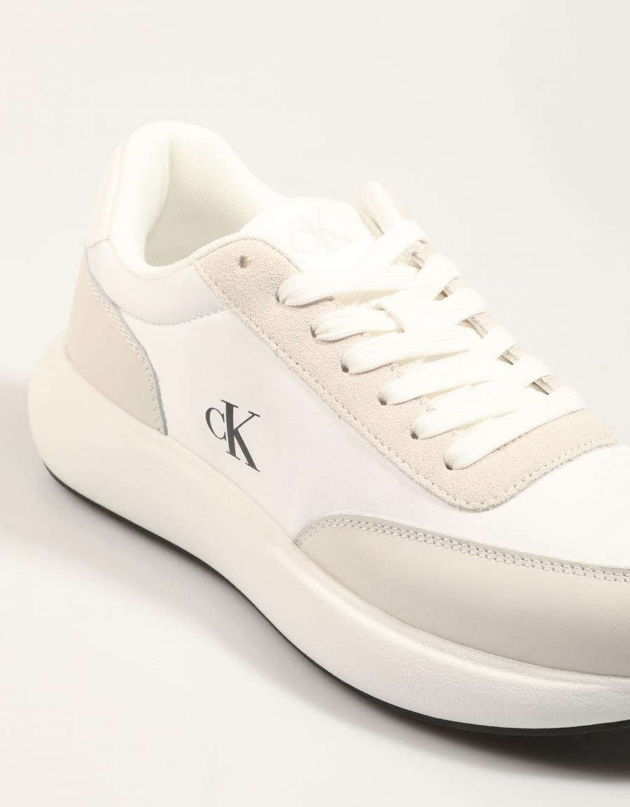 ZAPATILLAS CALVIN KLEIN ATHLE RUNNER NYLON MIX NW LOGO en color Blanco