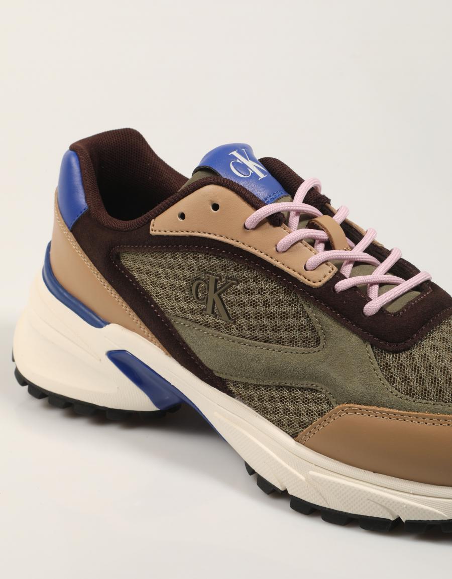 ZAPATILLAS CALVIN KLEIN HIKE RUNNER MESH MIX en color Kaki