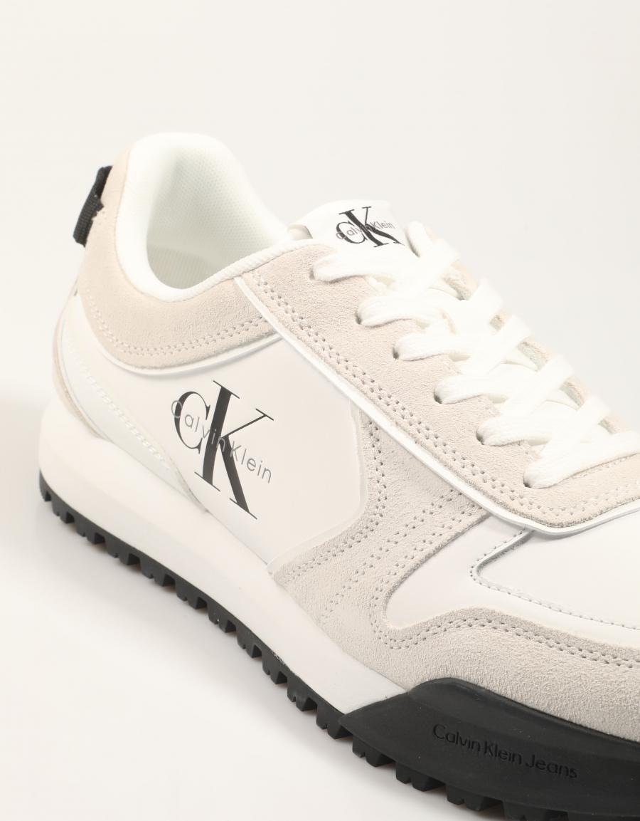 ZAPATILLAS CALVIN KLEIN TOOTHY RUNNER IRREGULAR LINES en color Blanco