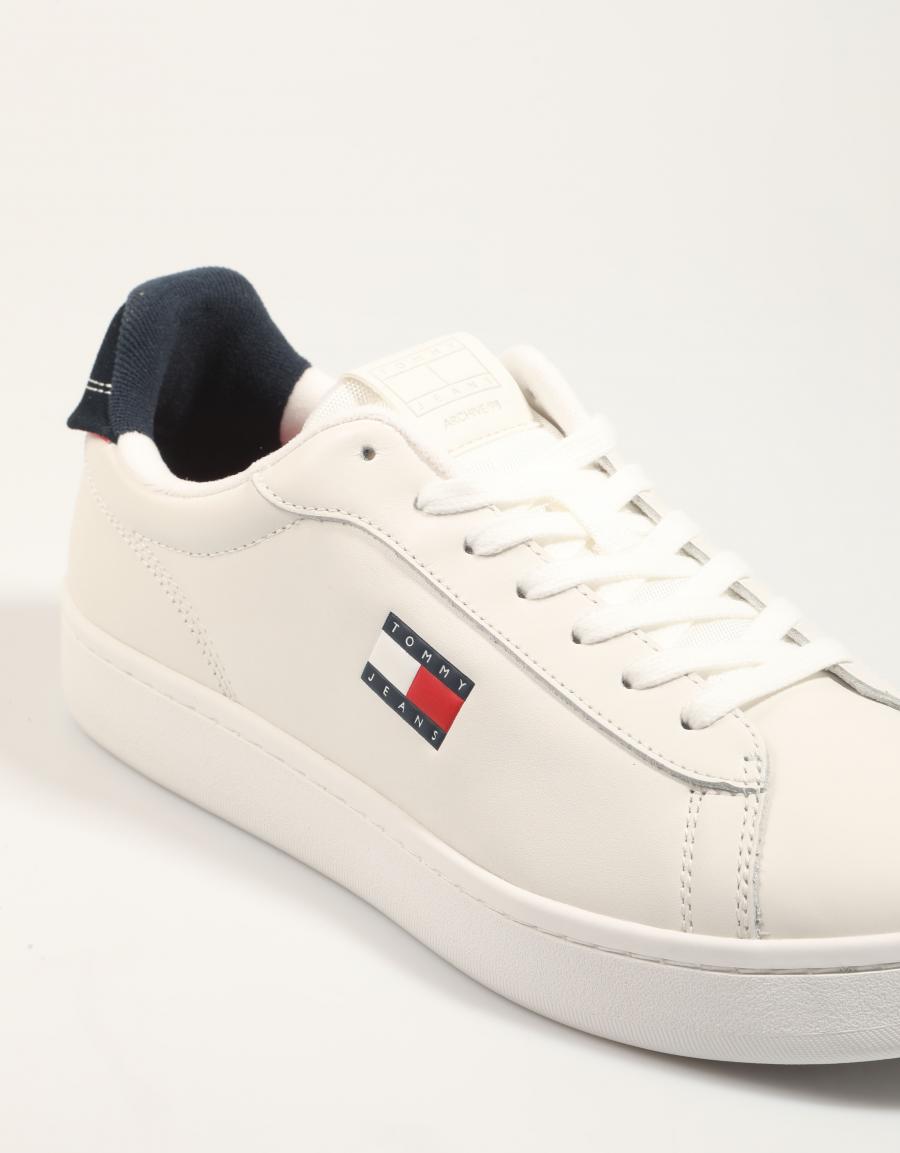 ZAPATILLAS TOMMY HILFIGER ARCHIVE 98 en color Blanco