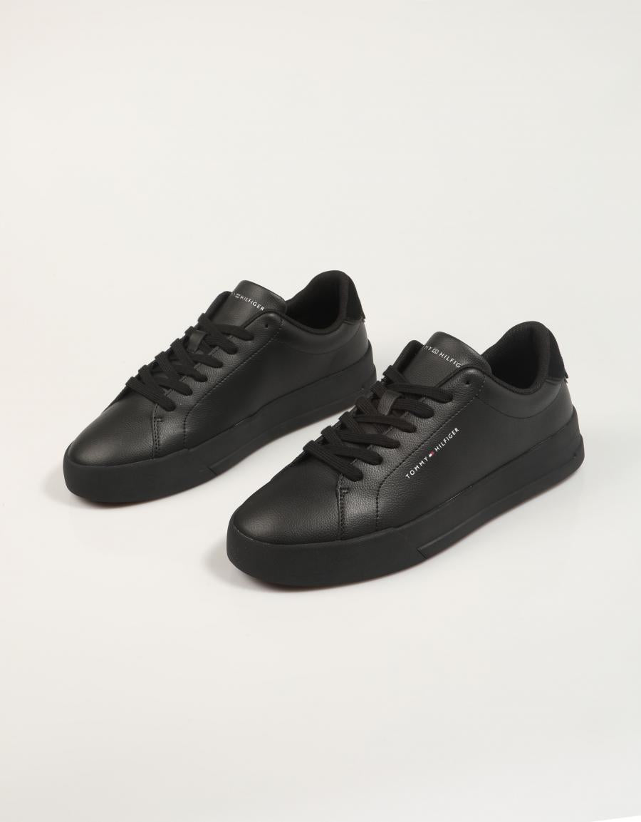 ZAPATILLAS TOMMY HILFIGER TH COURT LTH DETAIL ESS en color Negro
