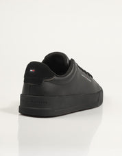 ZAPATILLAS TOMMY HILFIGER TH COURT LTH DETAIL ESS en color Negro