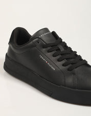 ZAPATILLAS TOMMY HILFIGER TH COURT LTH DETAIL ESS en color Negro