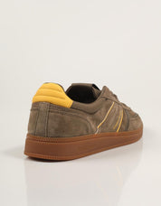 ZAPATILLAS TOMMY HILFIGER GREENWICH EDGE SUEDE EM0EM01609 en color Kaki