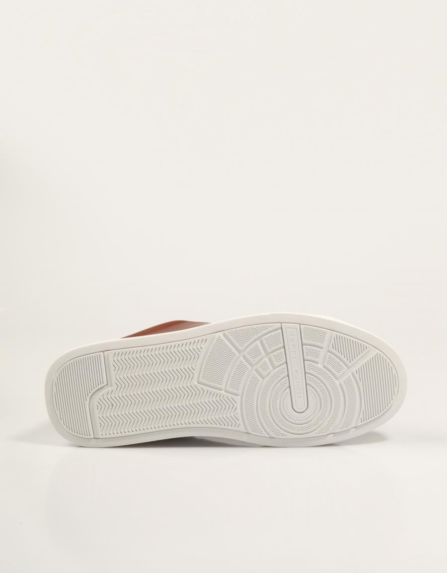 ZAPATILLAS TOMMY HILFIGER TH COURT CORE COGNAC en color Cuero