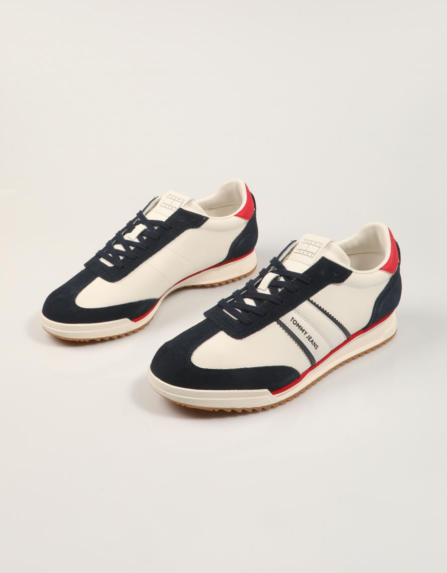 ZAPATILLAS TOMMY HILFIGER TJM RETRO RUNNER CLEATED en color Blanco