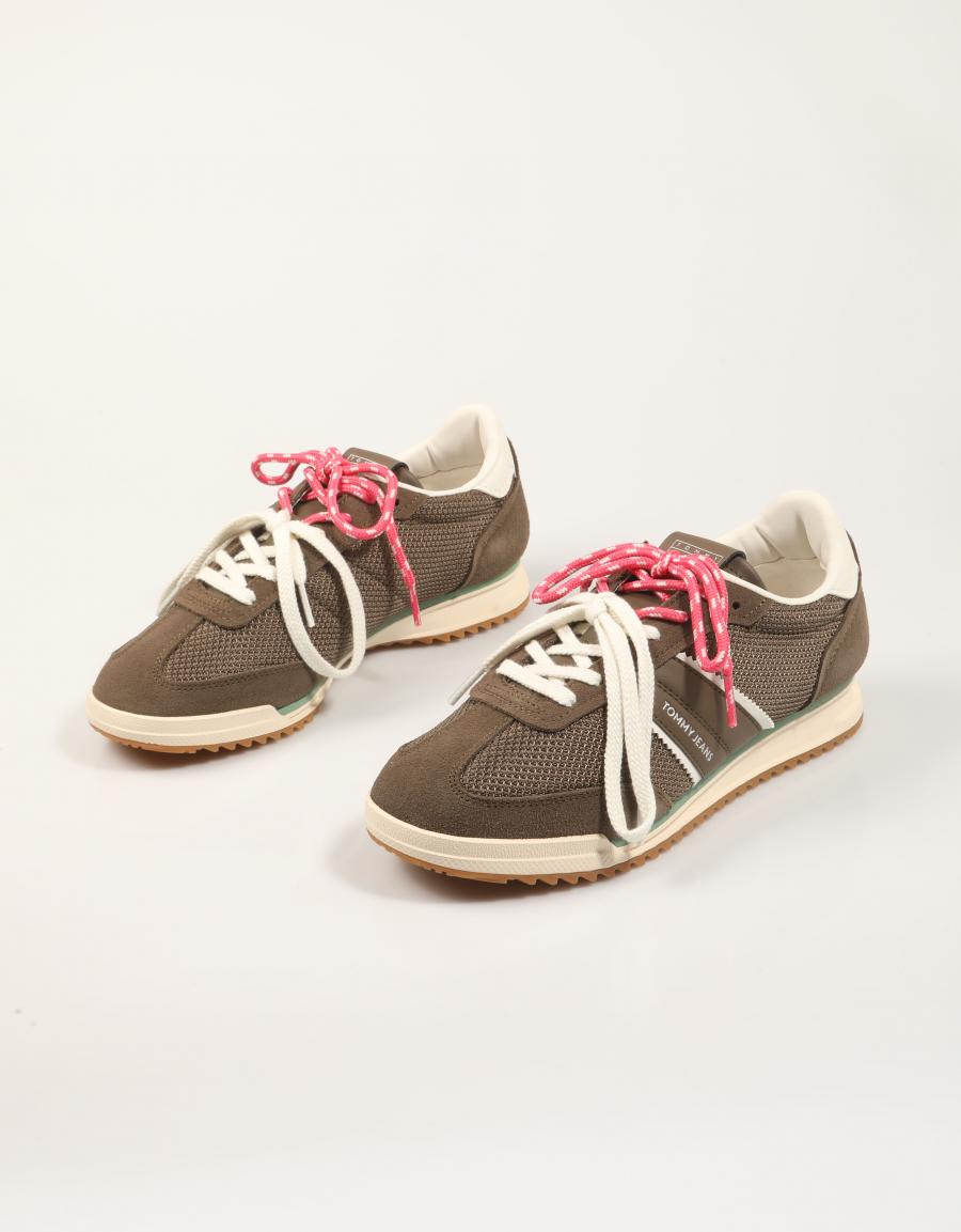 ZAPATILLAS TOMMY HILFIGER TJM LOW PROFILE RUNNER en color Marron