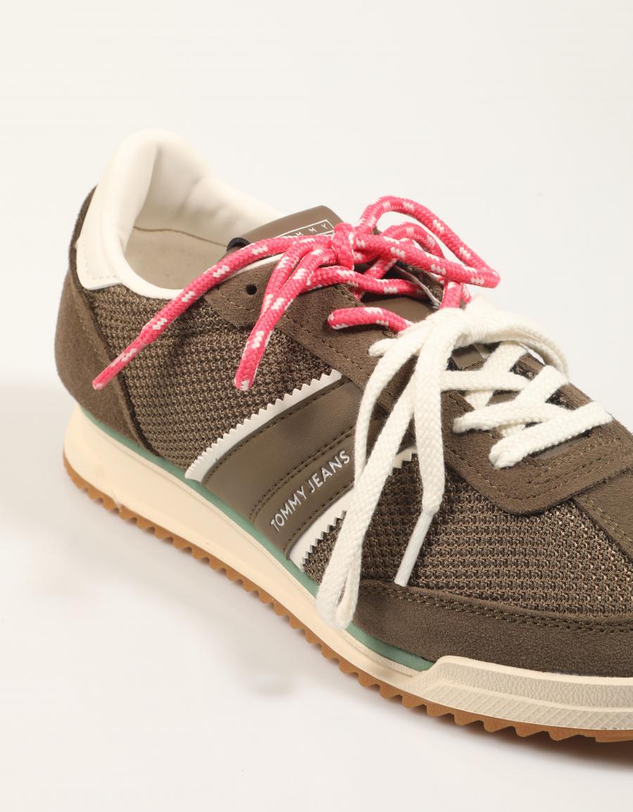 ZAPATILLAS TOMMY HILFIGER TJM LOW PROFILE RUNNER en color Marron