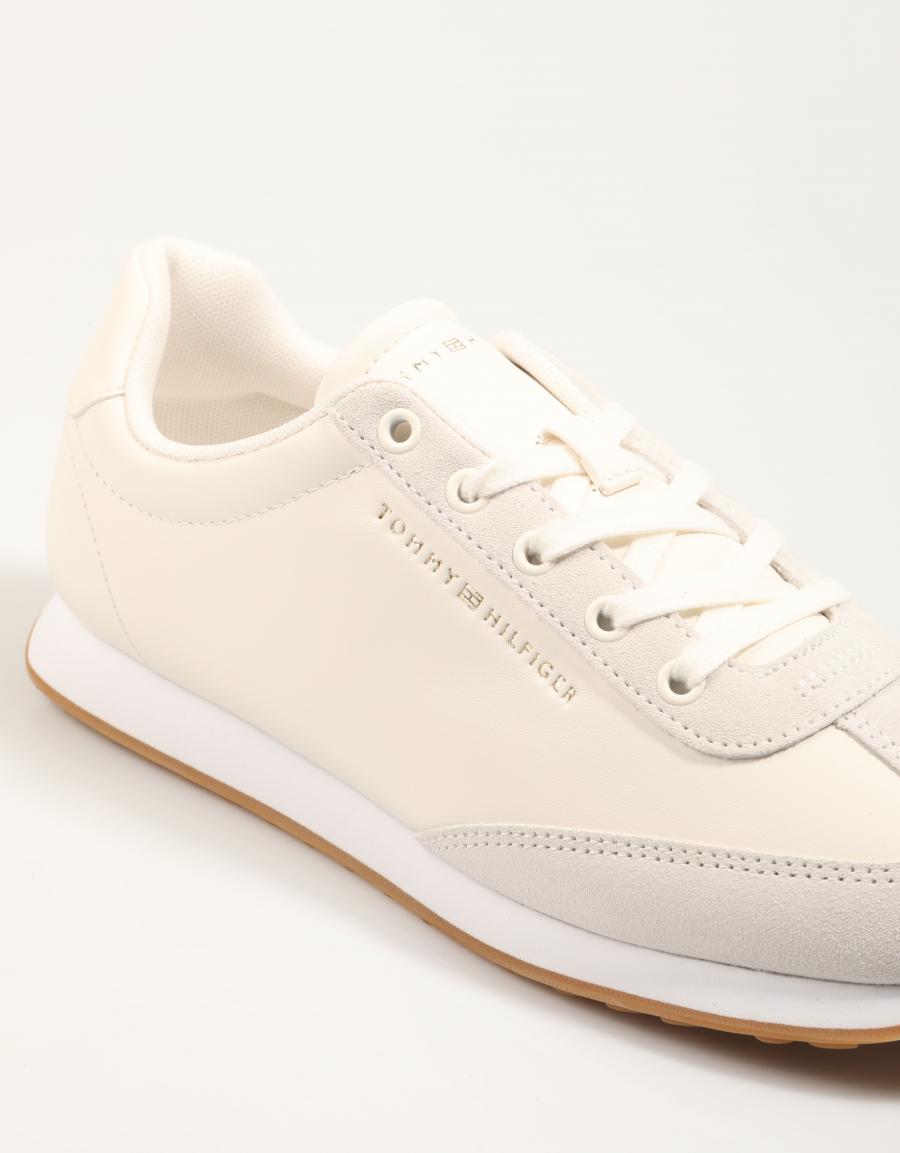 ZAPATILLAS TOMMY HILFIGER HERITAGE FASHION RUNNER MIX MAT en color Blanco