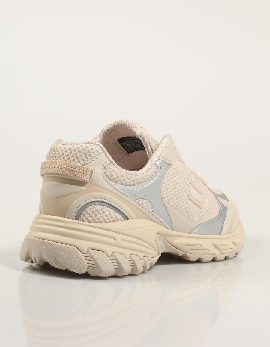 ZAPATILLAS TOMMY HILFIGER TJW OUTDOOR RUNNER en color Beige