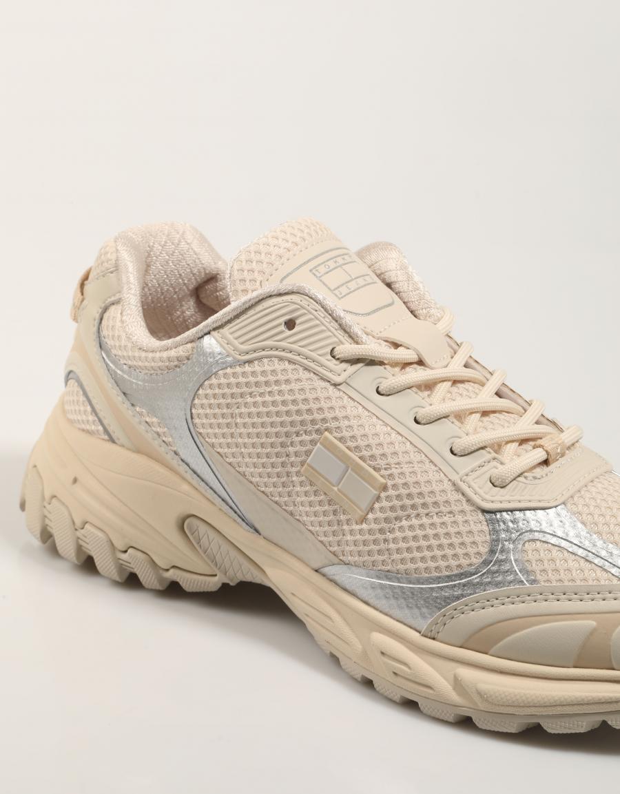 ZAPATILLAS TOMMY HILFIGER TJW OUTDOOR RUNNER en color Beige