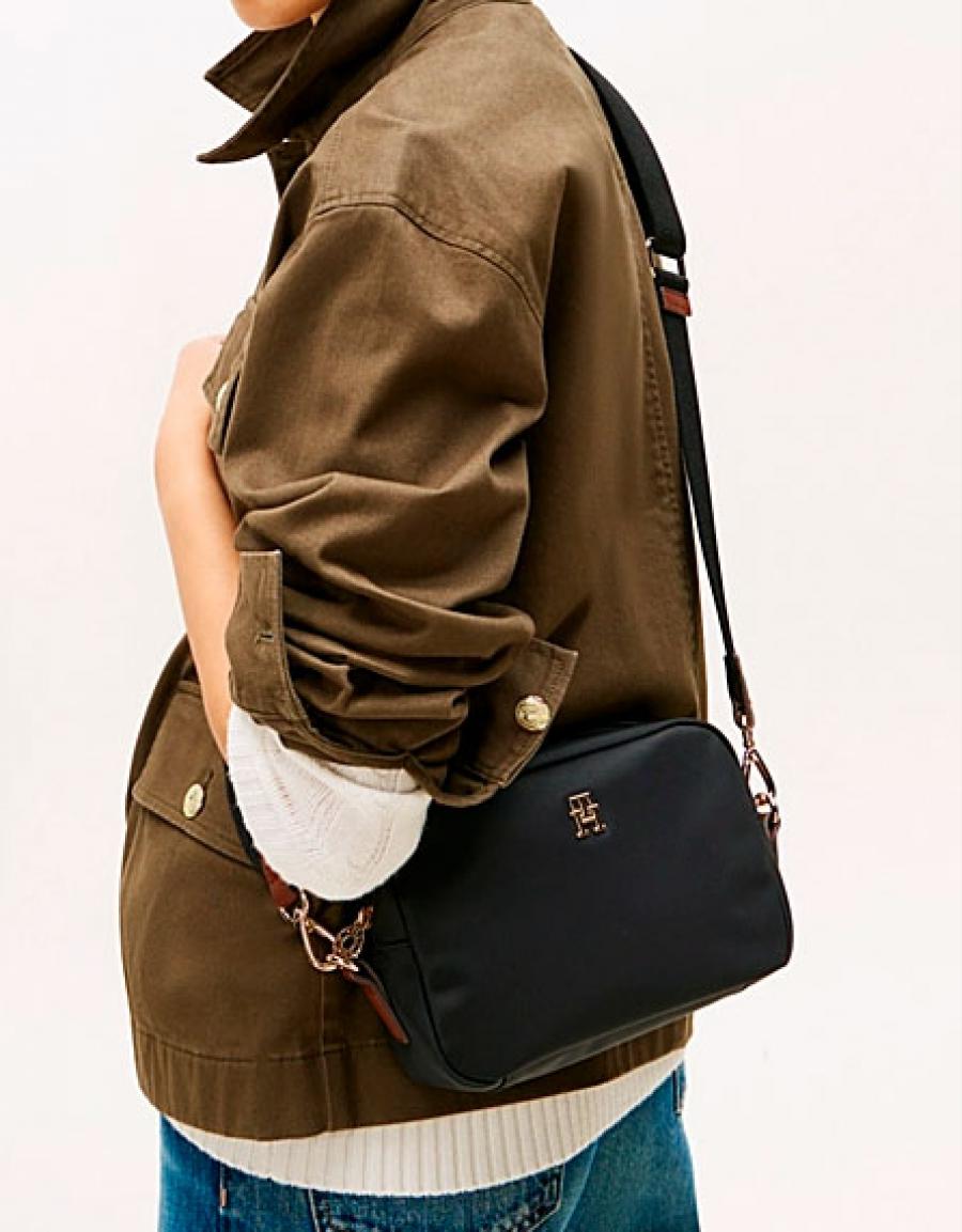 NECESER TOMMY HILFIGER POPETTE CAMERA BAG en color Negro