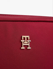 NECESER TOMMY HILFIGER POPETTE CAMERA BAG en color Burdeos