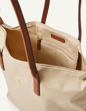 NECESER TOMMY HILFIGER POPETTE TOTE en color Beige