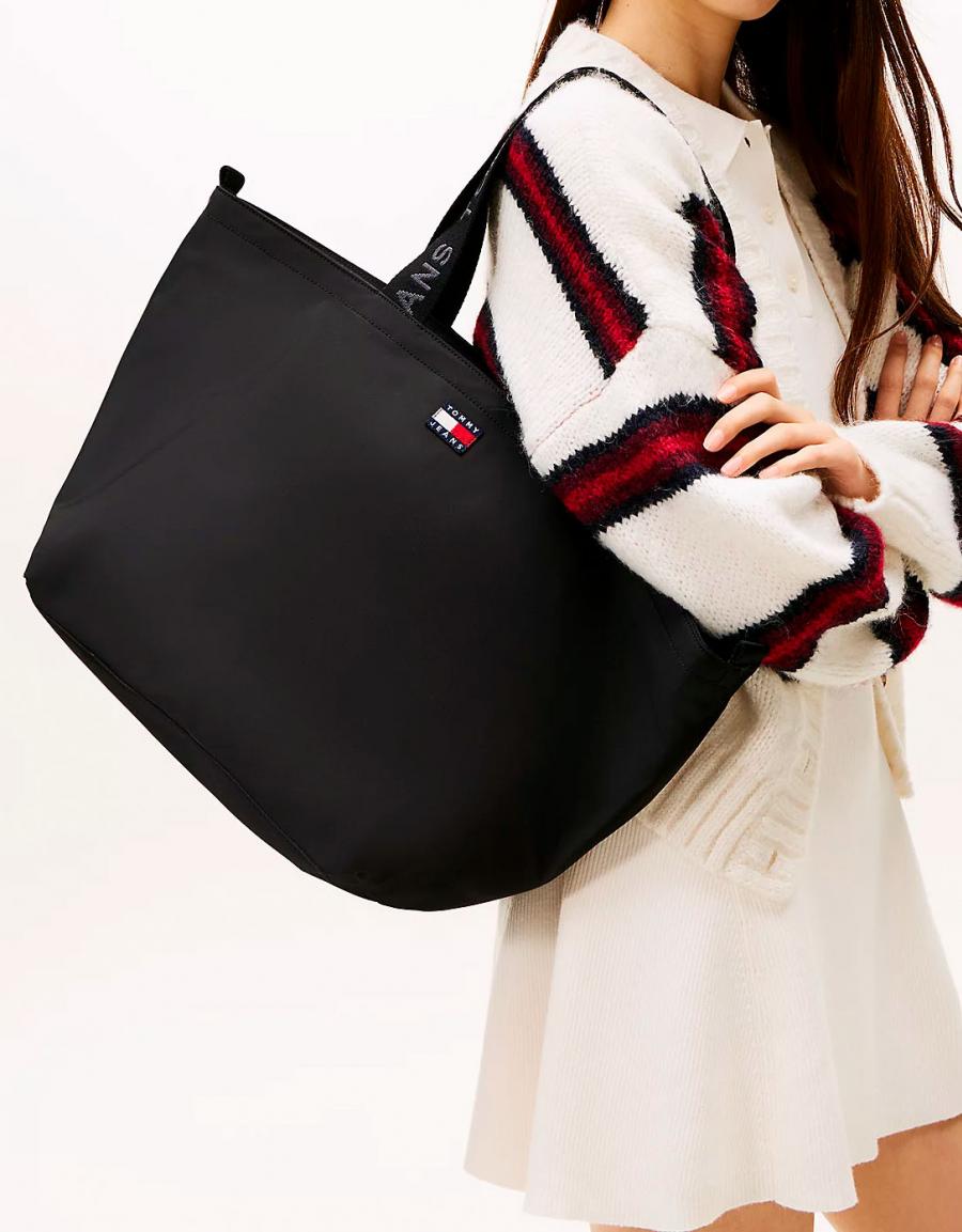 BOLSO TOMMY HILFIGER TJW ESS DAILY TOTE en color Negro