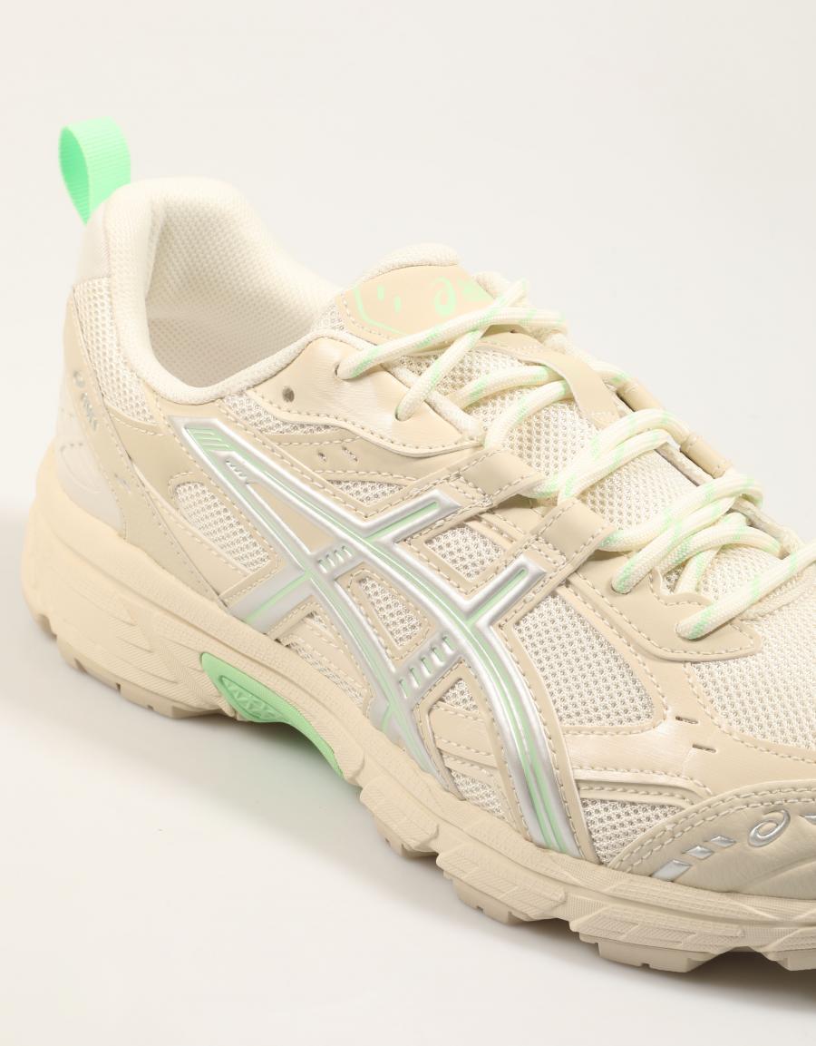 ZAPATILLAS ASICS GEL NUNOBIKI en color Beige