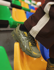 ZAPATILLAS ASICS GEL VENTURE 6 en color Kaki