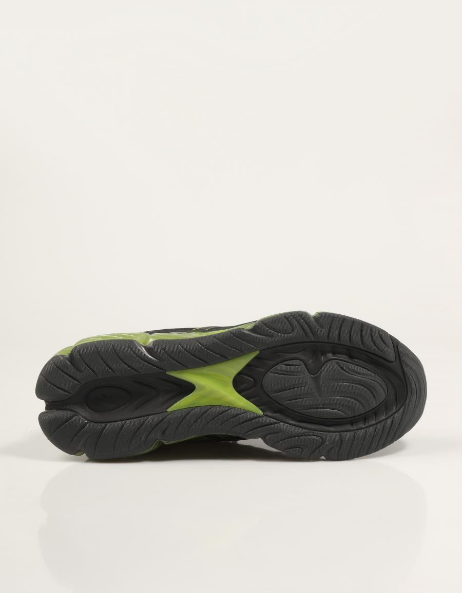 ZAPATILLAS ASICS GEL QUANTUM 360 VIII en color Negro