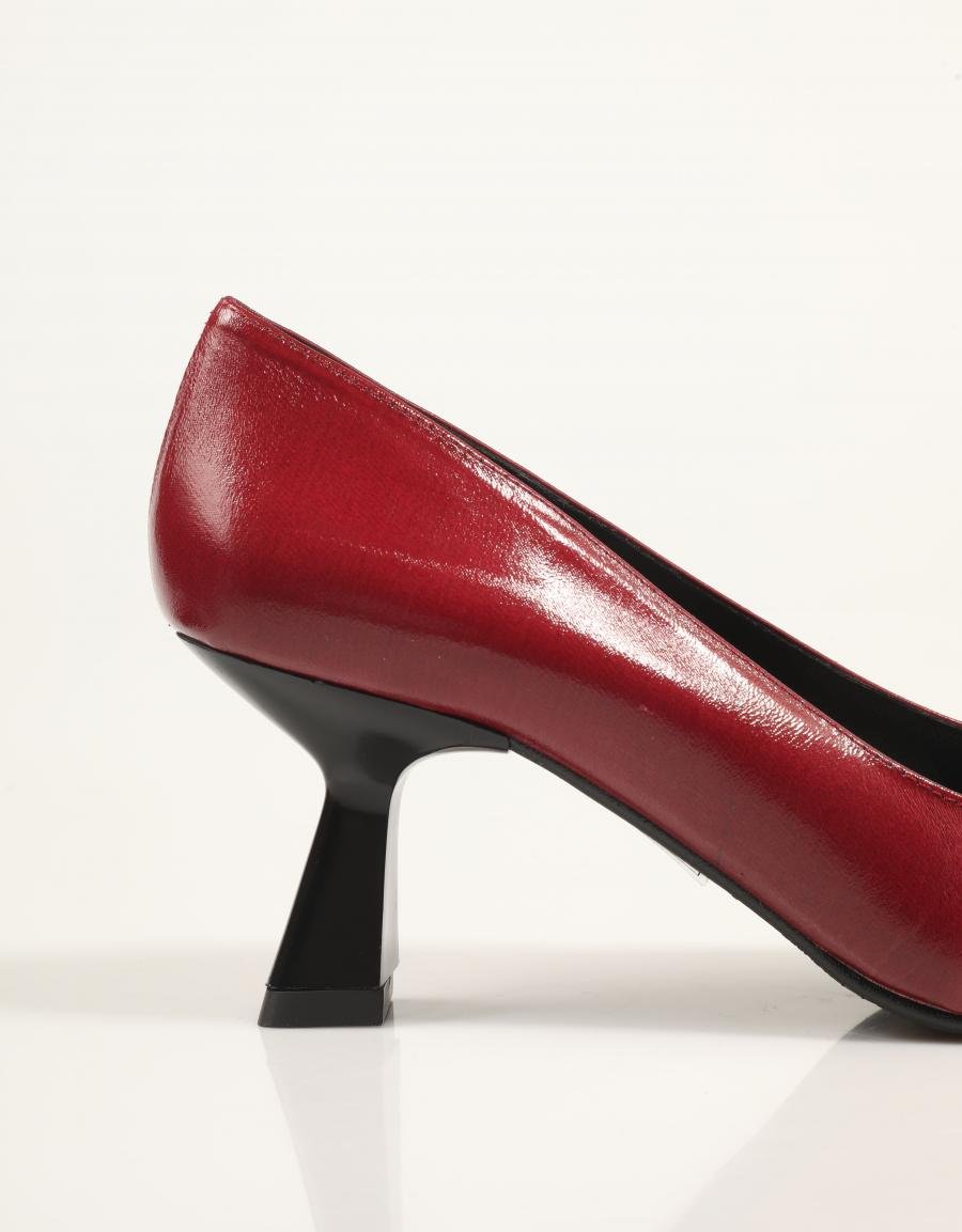 ZAPATOS REBECCA HOPE 2333B en color Burdeos
