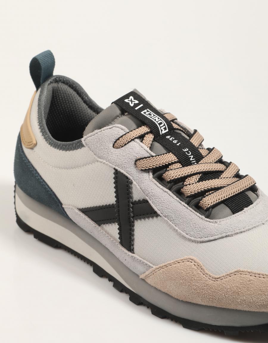 ZAPATILLAS MUNICH UM en color Gris