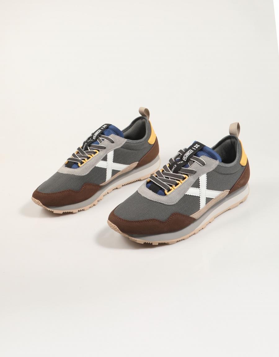 ZAPATILLAS MUNICH UM en color Gris