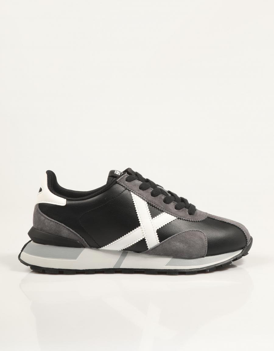 ZAPATILLAS MUNICH NEW SAPPORO en color Negro