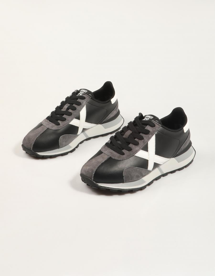 ZAPATILLAS MUNICH NEW SAPPORO en color Negro