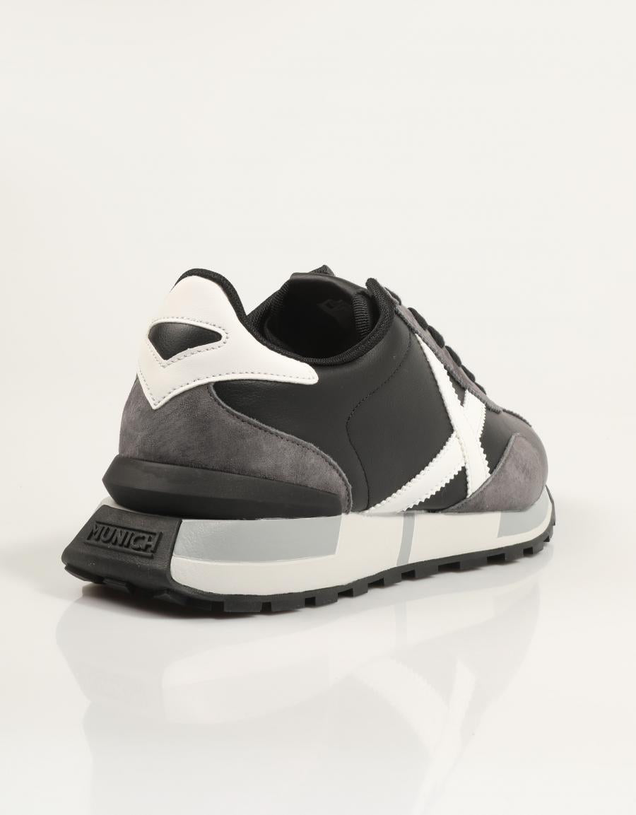ZAPATILLAS MUNICH NEW SAPPORO en color Negro