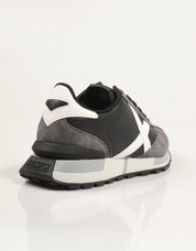 ZAPATILLAS MUNICH NEW SAPPORO en color Negro