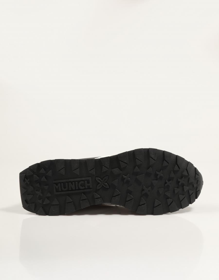 ZAPATILLAS MUNICH NEW SAPPORO en color Negro