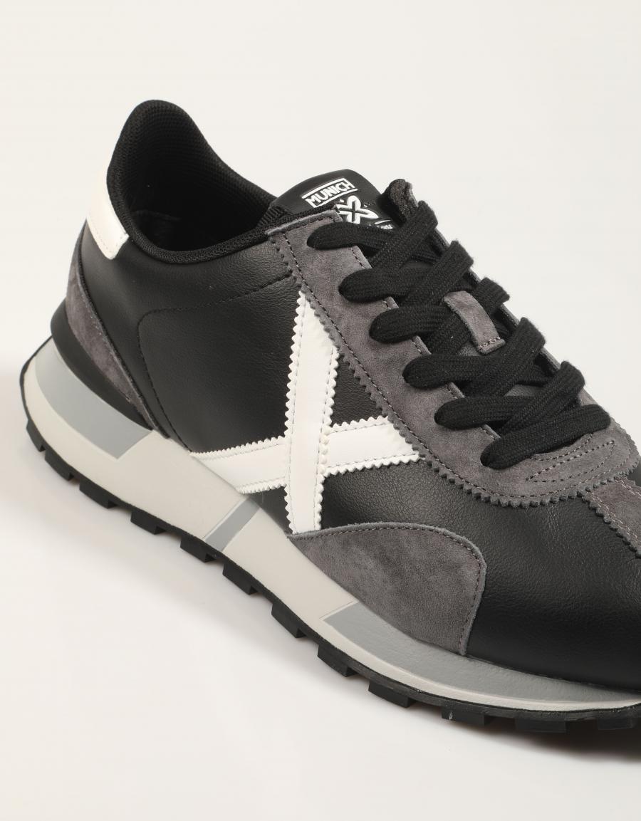 ZAPATILLAS MUNICH NEW SAPPORO en color Negro