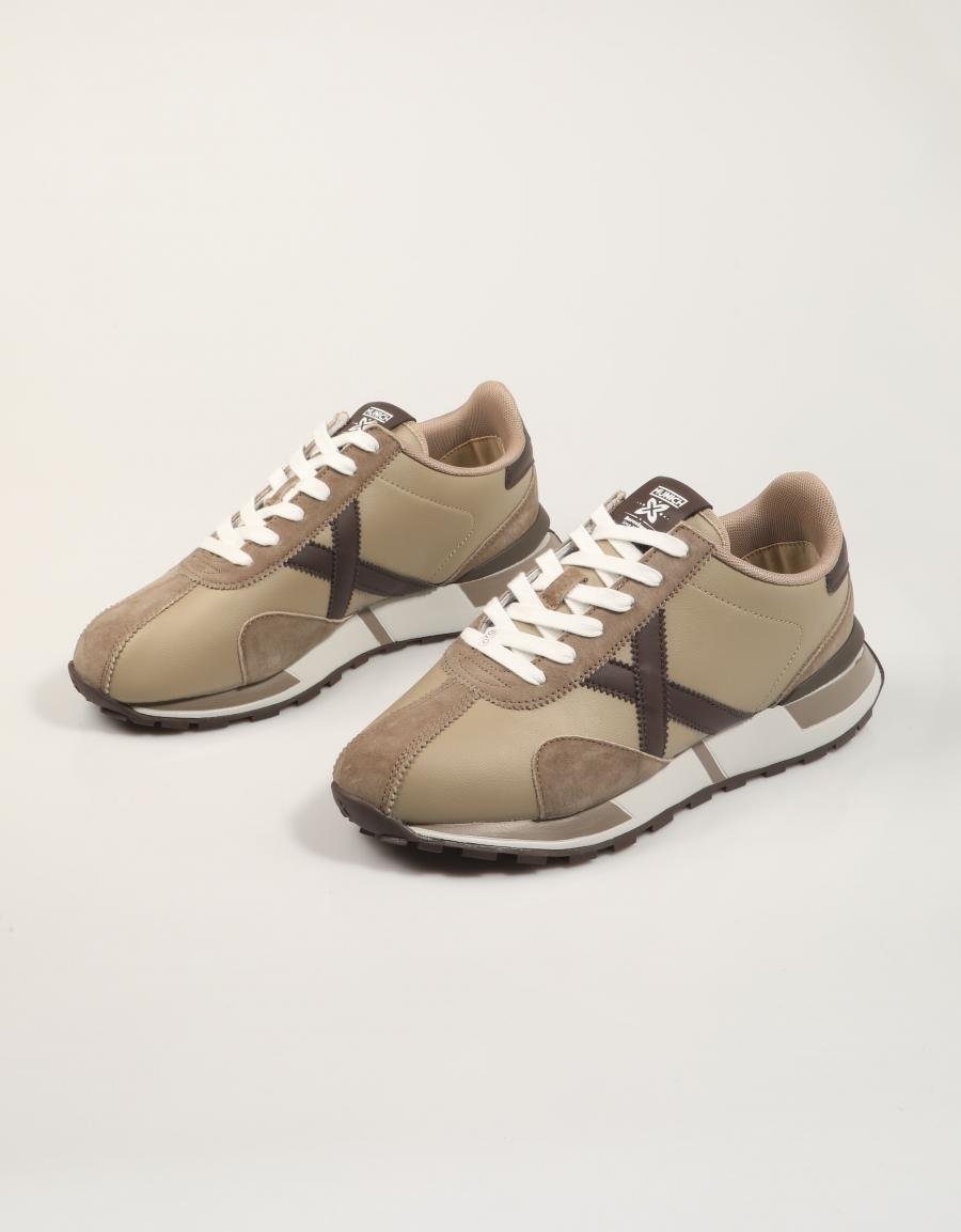 ZAPATILLAS MUNICH NEW SAPPORO en color Beige