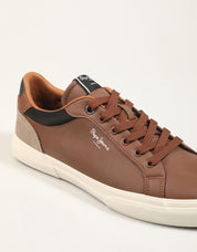 ZAPATILLAS PEPE JEANS KENTON COURT M PMS30839 en color Cuero