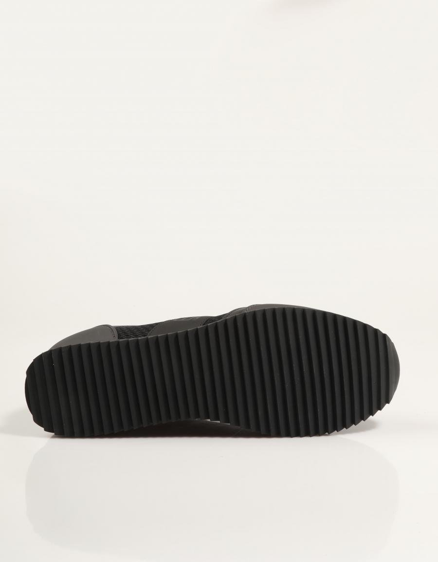 ZAPATILLAS ARMANI EA7 ZAPATILLA MALLA en color Negro