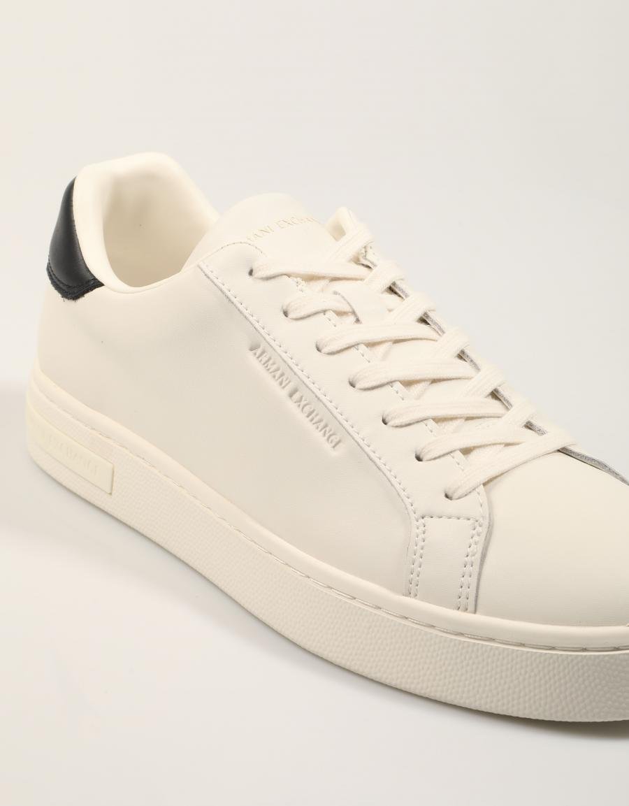 ZAPATILLAS ARMANI EXCHANGE SNEAKER LONDON ACTION LEATHER en color Blanco
