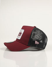 GORRA NEW ERA TRUCKER en color Burdeos