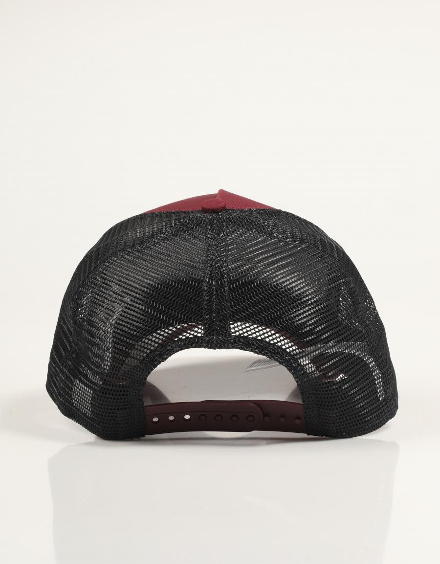GORRA NEW ERA TRUCKER en color Burdeos