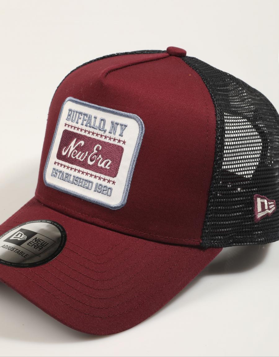 GORRA NEW ERA TRUCKER en color Burdeos