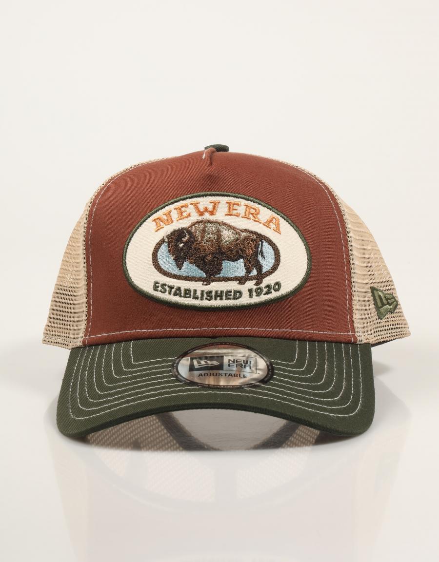 GORRA NEW ERA TRUCKER en color Cuero