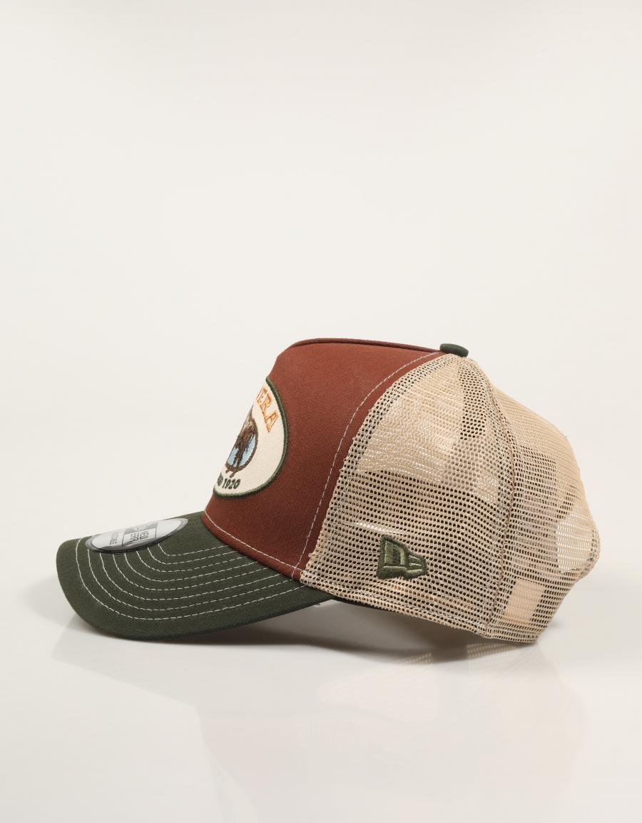 GORRA NEW ERA TRUCKER en color Cuero