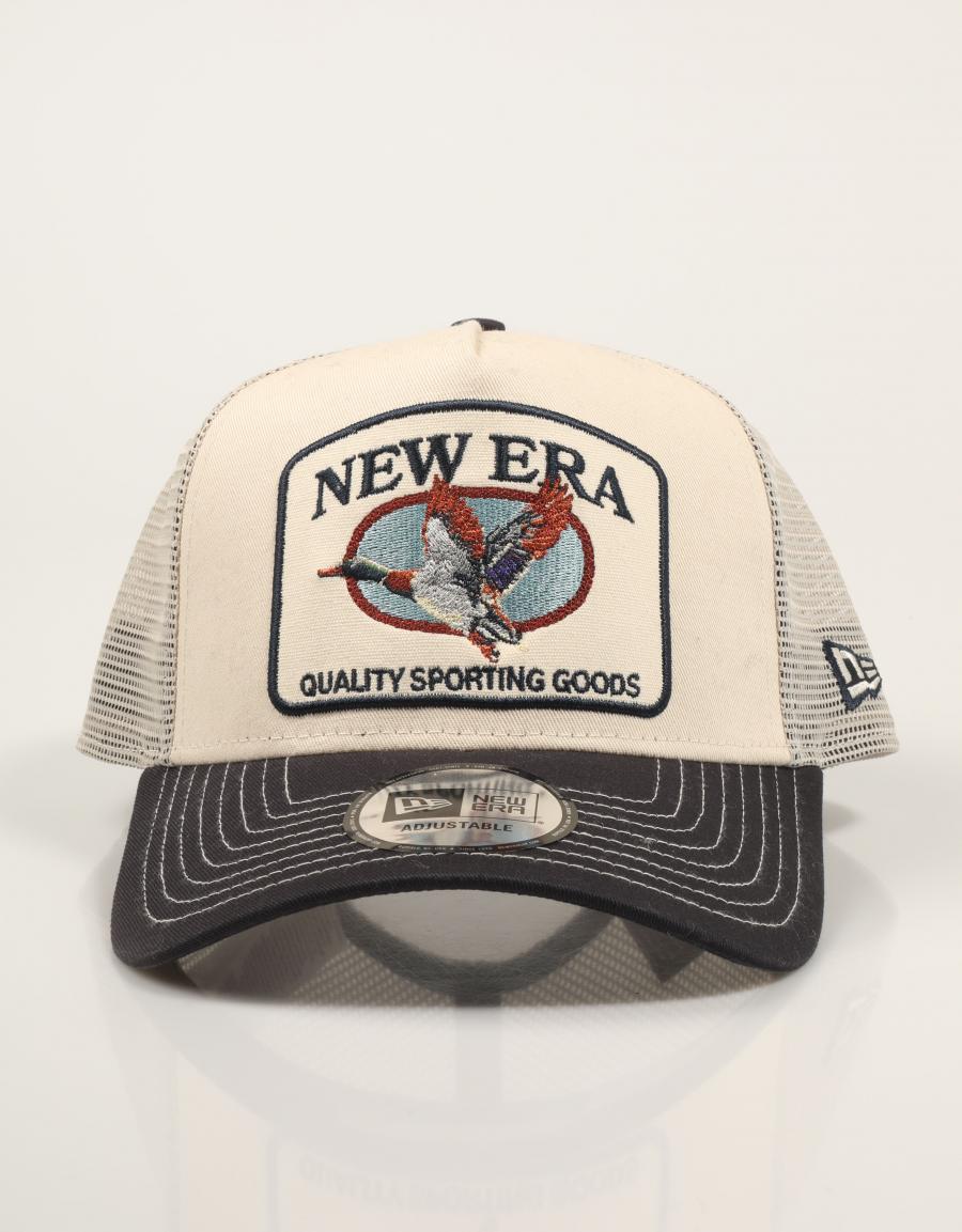 GORRA NEW ERA TRUCKER en color Beige