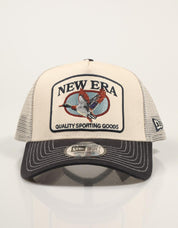 GORRA NEW ERA TRUCKER en color Beige