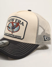 GORRA NEW ERA TRUCKER en color Beige