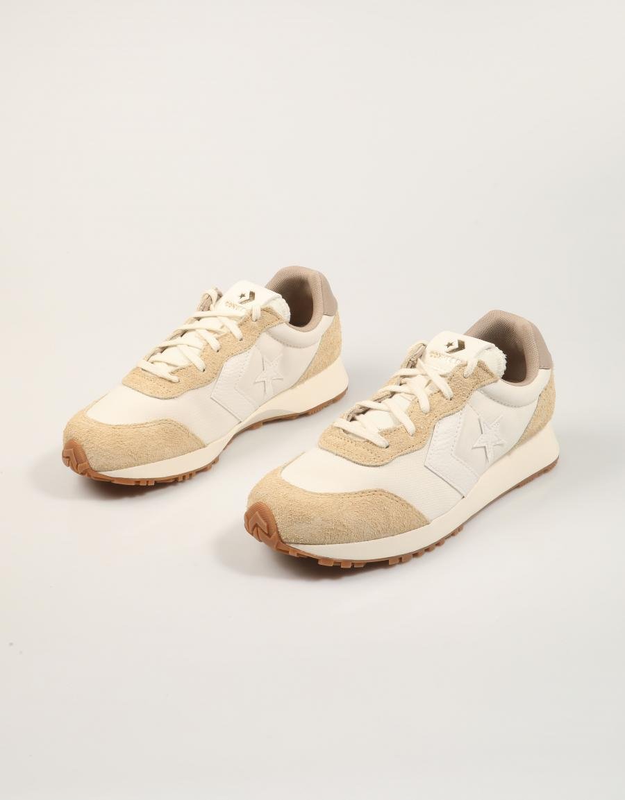 ZAPATILLAS CONVERSE OMEGA TRAINER en color Beige