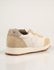 ZAPATILLAS CONVERSE OMEGA TRAINER en color Beige