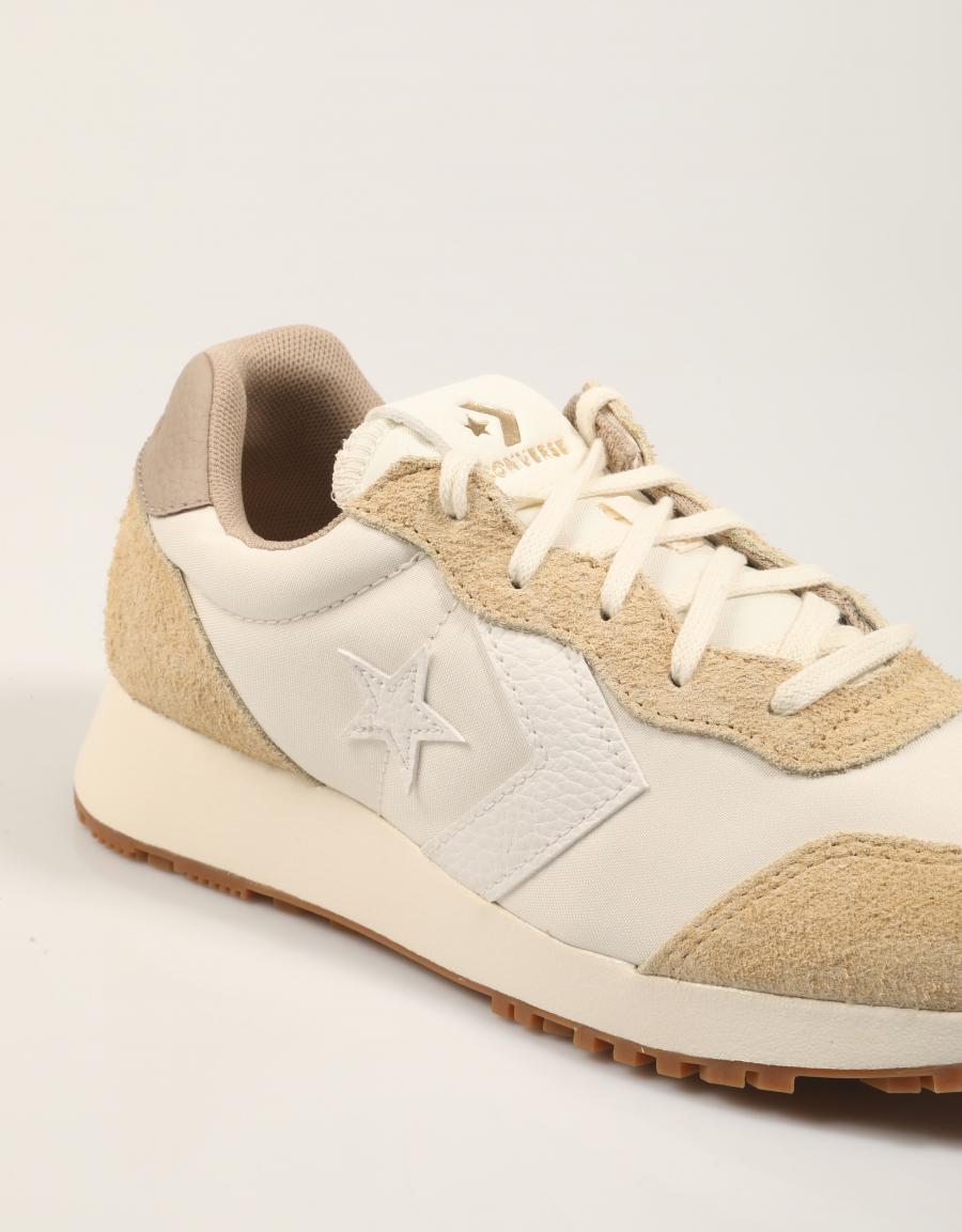 ZAPATILLAS CONVERSE OMEGA TRAINER en color Beige