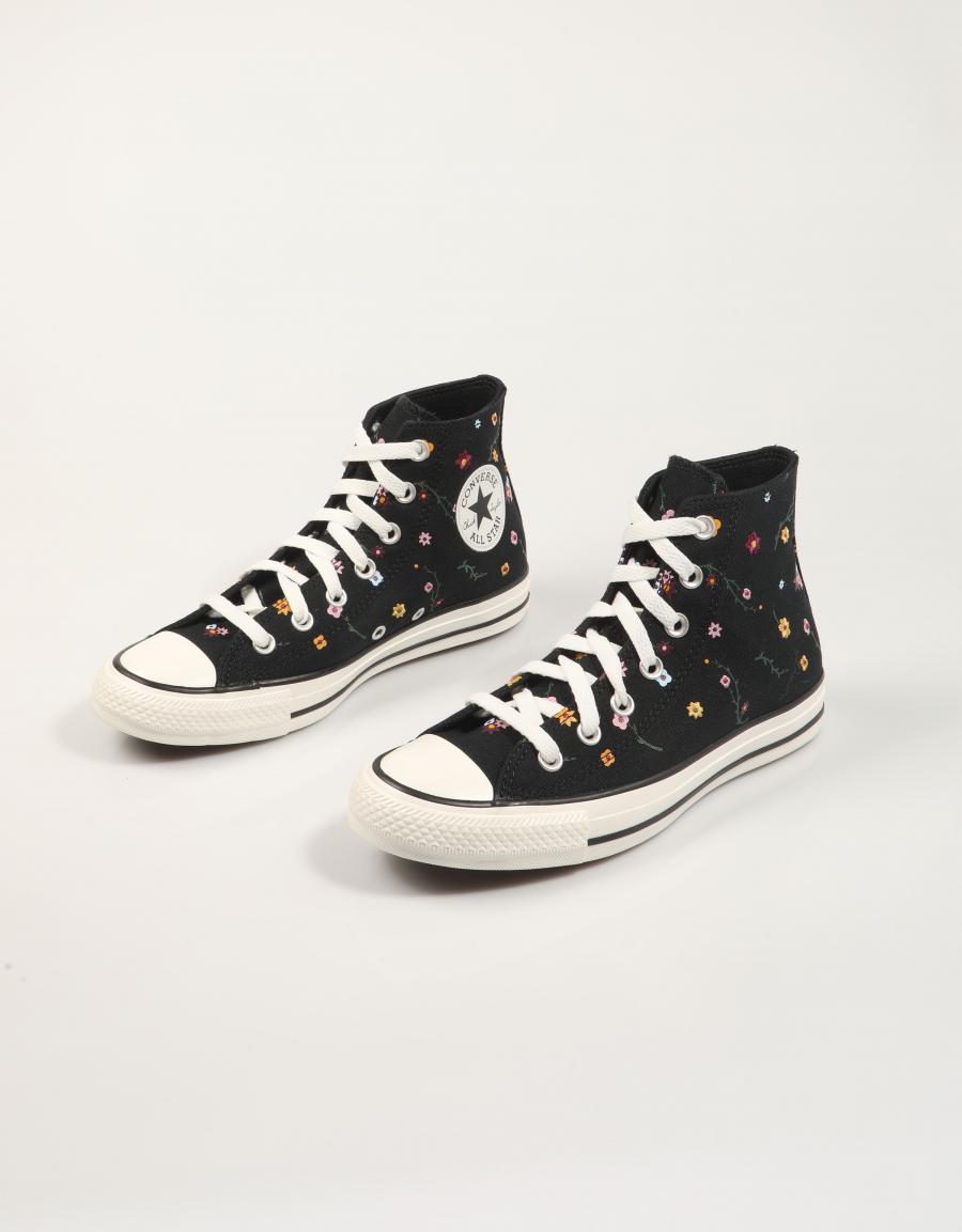 ZAPATILLAS CONVERSE CHUCK TAYLOR ALL STAR en color Negro
